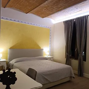 Ultroneo, Di Collina Vinci